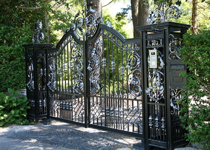 Thiet-bi-mo-cong-tu-dong-bang-dieu-khien-tu-xa-co-them-vao-duoc-hay-khong